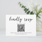 Eleganter Black & White Script QR Code Hochzeit RSVP Karte (Stehend Vorderseite)