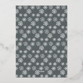 Eleganter, blau-blauer Weihnachtskranz Folieneinladung (Rückseite)