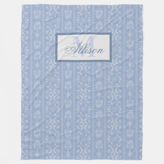Eleganter blau-weißer Damast Mit Monogramm Fleecedecke (Vorderseite)