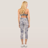 Eleganter blau-weißer Marmorwirl Capri Leggings (Rückseite)