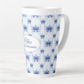 Eleganter blauer Bogen Brautparty Milchtasse (Rechte Ecke)