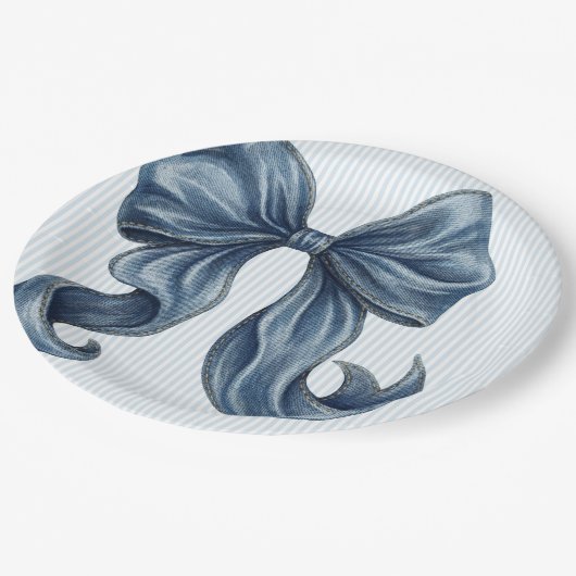 Eleganter blauer gestreifter Bogen  Pappteller (Schrägansicht)