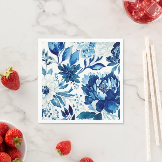 Eleganter blauer Marinegarten mit Blumen. Botanisc Serviette (Beispiel)