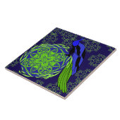 Eleganter blauer Pfau mit grünem Mandala Fliese (Seite)