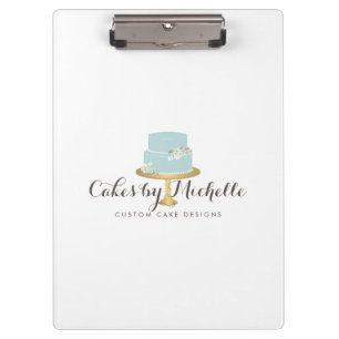 Eleganter Blue Cake mit floraler Cake Decoration Klemmbrett