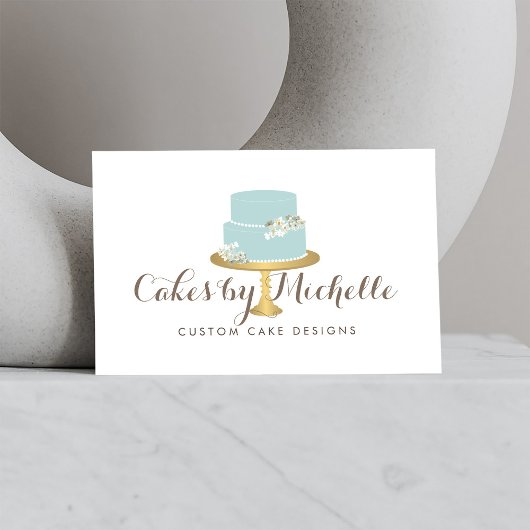 Eleganter Blue Cake mit floraler Cake Decoration Visitenkarte