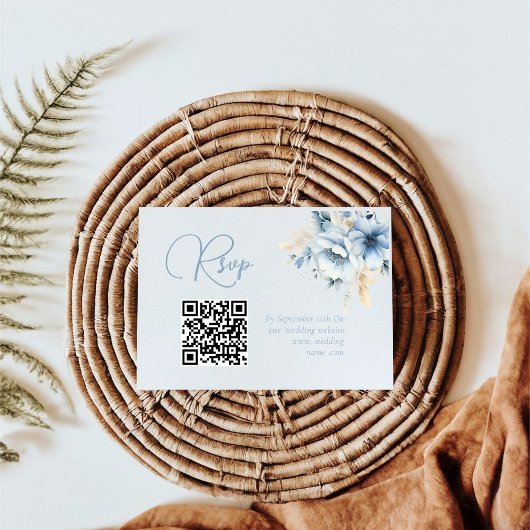 Eleganter Blue Floral Spring Bloom Wedding Qr Code RSVP Karte