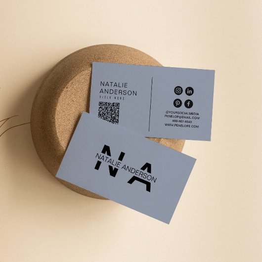 Eleganter Blue Neutral QR Code Monogram Logo Boho Visitenkarte