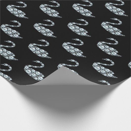 Eleganter Blue Pearl Swan auf schwarzem Hintergrun Geschenkpapier (Ecke)
