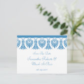 Eleganter Blue Scroll Save the Date auf Weiß Ankündigungspostkarte (Stehend Vorderseite)