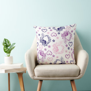 Eleganter Blumenkranz und Polka-Punkt-Herzen-Muste Kissen
