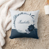 Eleganter Blumenkranz und staubige blaue Blumenkra Kissen (Decke)