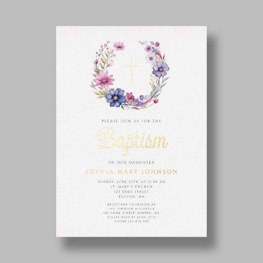 Eleganter Blumenreath Religiöse Cross Girl Taufe Folieneinladung