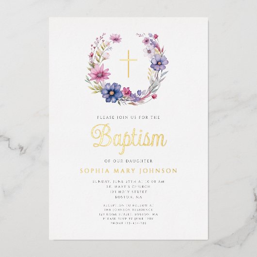 Eleganter Blumenreath Religiöse Cross Girl Taufe Folieneinladung (Vorderseite)
