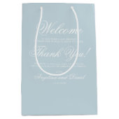 Eleganter Blush Blue Wedding Willkommen Mittlere Geschenktüte (Vorderseite)