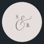 Eleganter Blush Mauve Monogram Wedding Umschlag Au Runder Aufkleber<br><div class="desc">Diese Umschlag Aufkleber sind elegant in Rosa gehalten und eignen sich hervorragend für eine Hochzeit. Das minimalistisch-hellrot-graue Design besticht durch eine extravagant romantische Typografie mit modernem Glam-Stil. Anpassbar in jeder Farbe. Behalt das Design minimal und elegant, wie es ist, oder personalisiere es durch Hinzufügen von eigenen Grafiken und Kunstwerken. Personalisieren...</div>