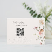 Eleganter Blush Meadow Floral Wedding RSVP QR Code Begleitkarte (Stehend Vorderseite)