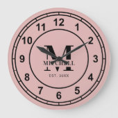 Eleganter Blush Pink Monogram, benutzerdefinierter Große Wanduhr (Vorderseite)
