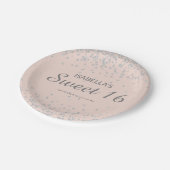Eleganter Blush Pink Silver Glitzer Sweet 16 Name Pappteller (Schrägansicht)