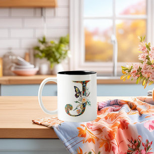 Eleganter bohemianischer floraler Buchstabe J Zweifarbige Tasse