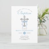 Eleganter Boy Baptism Blue Bow Silver Cross Glitze Einladung (Stehend Vorderseite)
