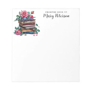 Eleganter Buchstapel Rose und Brillen Notizblock