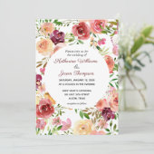 Eleganter Burgundy Bloral Peony Abend Wedding Einladung (Stehend Vorderseite)