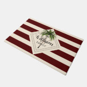 Eleganter Burgundy Script Monogram Tropical Beach Fußmatte (Schrägansicht)
