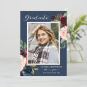 Eleganter Burgundy und Navy Grad Foto Abschluss Ankündigung (Stehend Vorderseite)