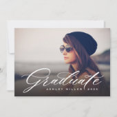 Eleganter Calligrafy Graduate Foto Abschluss Ankündigung (Vorderseite)