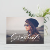 Eleganter Calligrafy Graduate Foto Abschluss Ankündigung (Stehend Vorderseite)