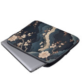 Eleganter Cherry Blossom und Abstrakter Tisch in d Laptopschutzhülle (Vorne Knopf)