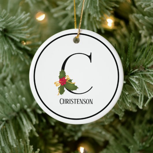 Eleganter Christmas Holly Monogram Letter C Keramik Ornament (Baum)
