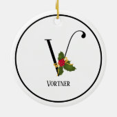 Eleganter Christmas Holly Monogram Letter V Keramik Ornament (Hinten)