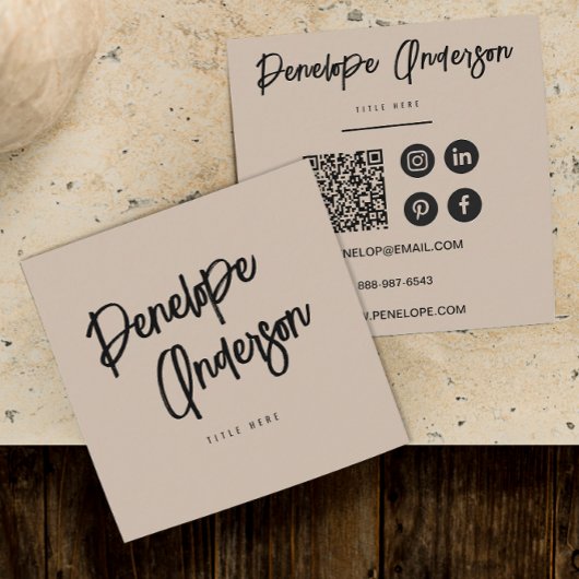 Eleganter Cocoa Cream Minimalistisch QR Code Moder Quadratische Visitenkarte