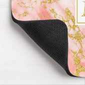 Eleganter Coral Marble Monogram Imitate Gold Glitz Mousepad (Ecke)