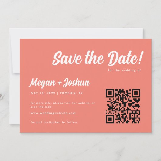 Eleganter Coral Pink Script QR Code Hochzeit Save The Date (Vorderseite)