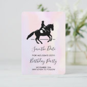 Eleganter Dressurreiter auf einem Aquarellplatz Save The Date (Stehend Vorderseite)