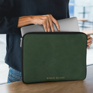 Eleganter dunkelgrüner Leder- und Goldtypografie-N Laptopschutzhülle