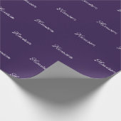 Eleganter, dunkelvioletter Script-individuelle Nam Geschenkpapier (Ecke)
