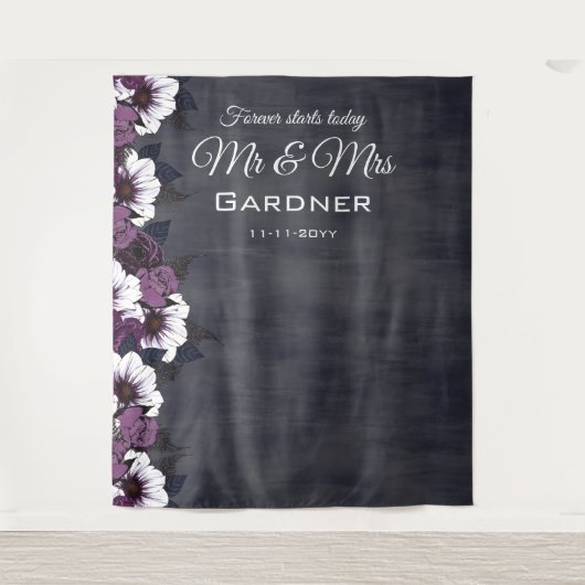 Eleganter, dunkler Blumenstrauß Lila Hochzeitsszen Wandteppich (Vorderseite)