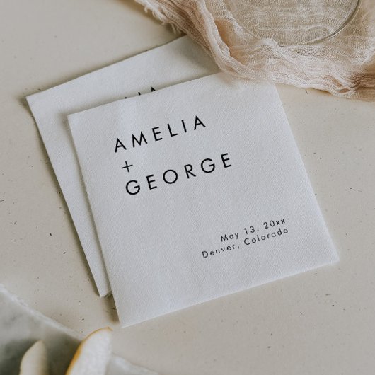 Eleganter einfacher Cocktail an der Hochzeitsempfe Serviette