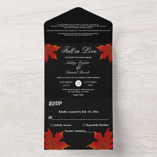 Eleganter Fall in der Liebe Schwarzer Fall Blumenh All In One Einladung (Innen Boden)
