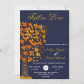 Eleganter Fall in Liebe Carved Tree Navy Blue Wedd Einladung (Vorderseite)