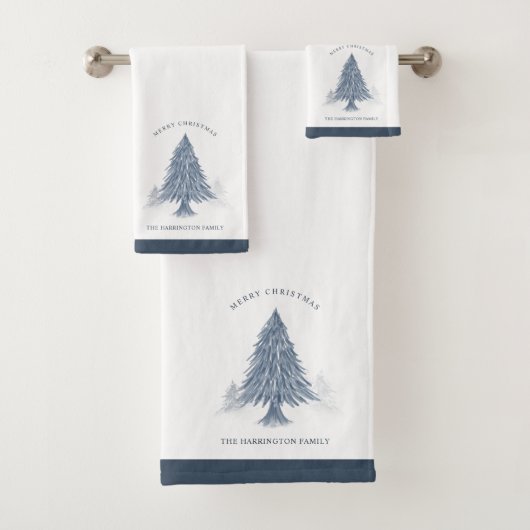 Eleganter Familienname Merry Christmas Tree Blue Badhandtuch Set (Insitu)