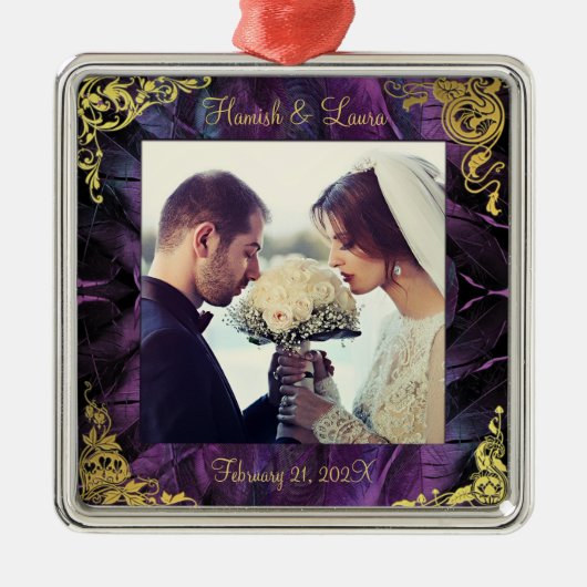 Eleganter Feathers Gold Border Keepake Ornament Aus Metall (Vorne)