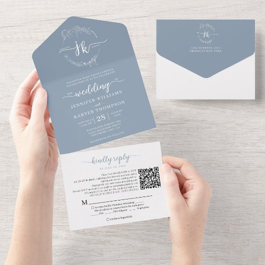Eleganter floral Dusty Blue Monogram QR Code Hochz All In One Einladung