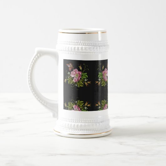 Eleganter floraler Stickereimuster Schwarzer Hinte Bierglas (Links)