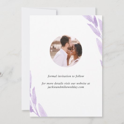 Eleganter Foto Arch und Lila Blätter Hochzeit Save The Date (Rückseite)