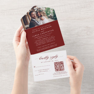 Eleganter Foto-RSVP-QR-Code Burgunderrote Hochzeit All In One Einladung